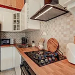 2 Bedroom Awesome In Σπίτι διακοπών *