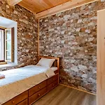 Σπίτι διακοπών 2 Bedroom Awesome In Orebić