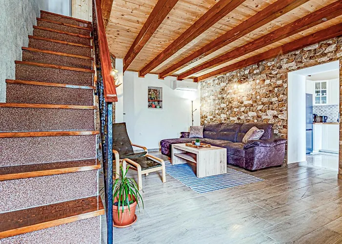 2 Bedroom Awesome In