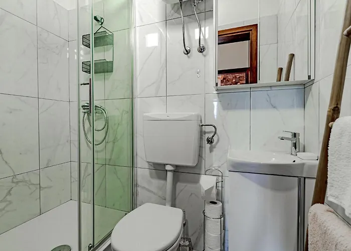 بيت للعطل 2 Bedroom Awesome In أوروبيتش