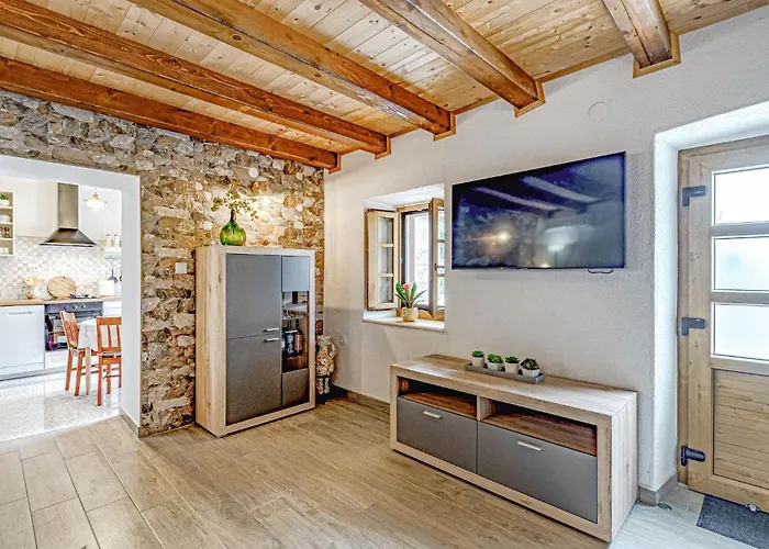 بيت للعطل 2 Bedroom Awesome In أوروبيتش