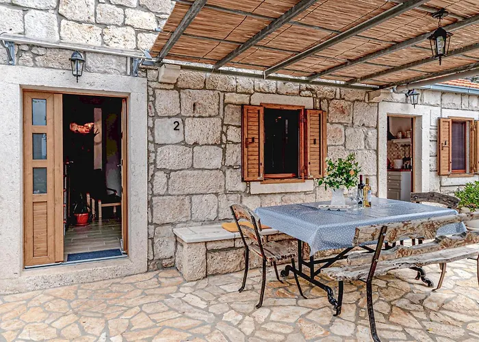 2 Bedroom Awesome In بيت للعطل