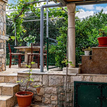 2 Bedroom Awesome In Casa de Férias Orebić