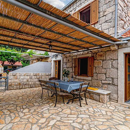 2 Bedroom Awesome In Dom wakacyjny