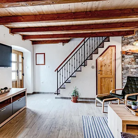 2 Bedroom Awesome In Casa de Férias *