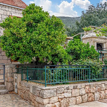 2 Bedroom Amazing Home In Orebic