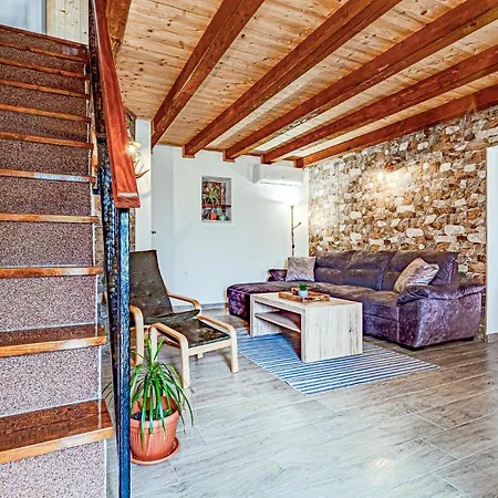 2 Bedroom Awesome In