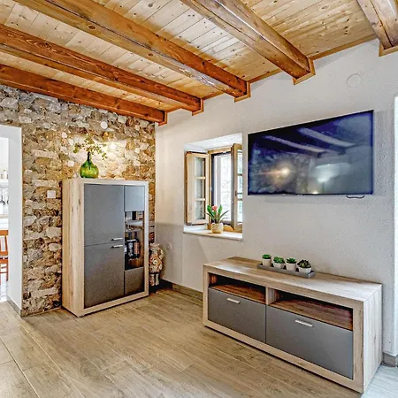 בית נופש 2 Bedroom Amazing In אורביץ
