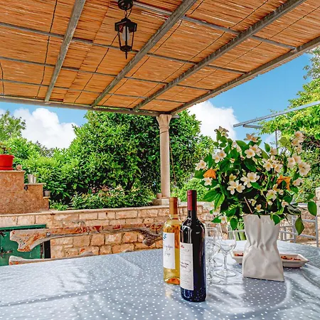 2 Bedroom Amazing In בית נופש אורביץ