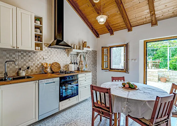 2 Bedroom Awesome In Σπίτι διακοπών *