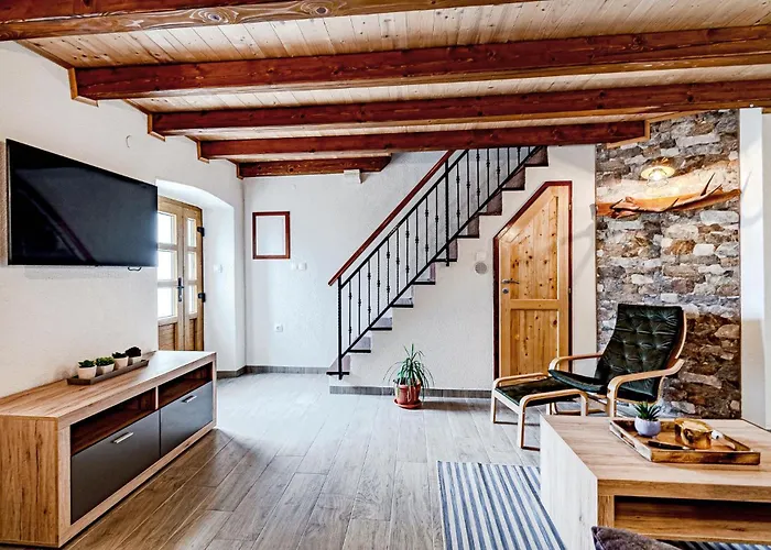 2 Bedroom Awesome In Σπίτι διακοπών *