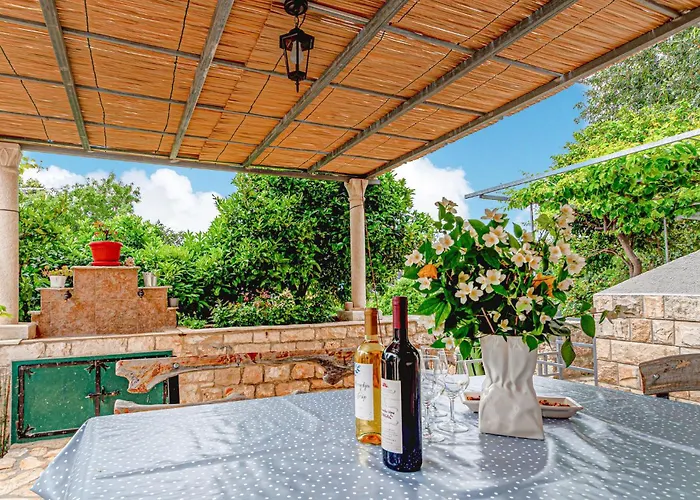 2 Bedroom Awesome In Σπίτι διακοπών Orebić